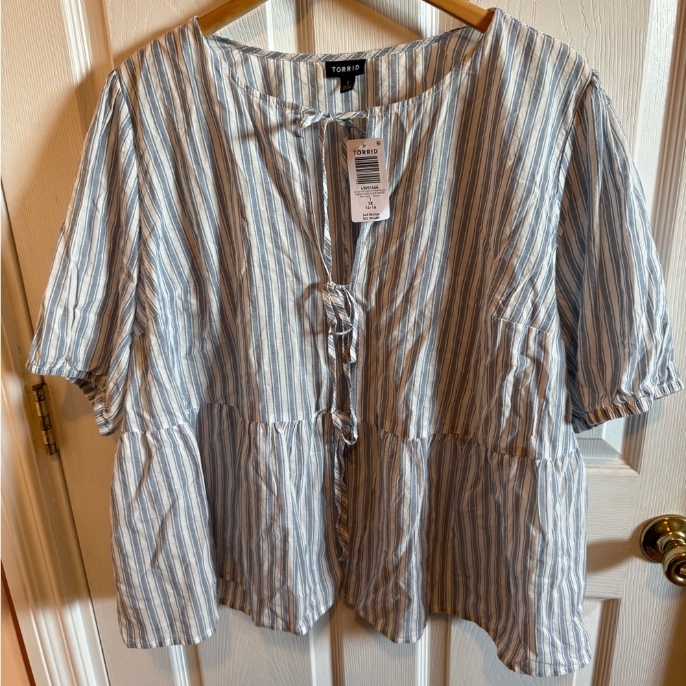 Torrid NWT Puff Sleeve Tie Front Blouse